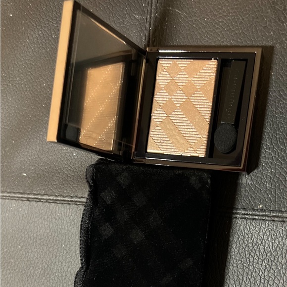 Burberry Other - New designer make up woman’s nude eye shadow Burberry